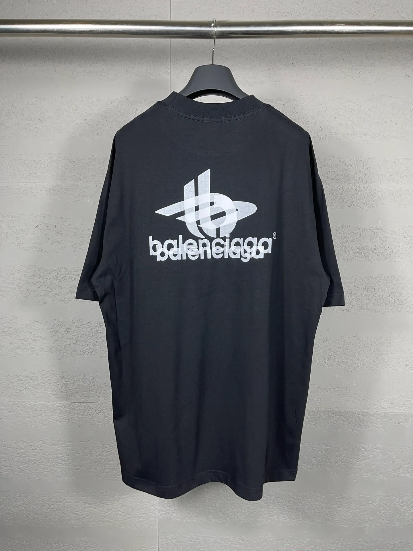 【 . Quality】BALENCI*GA/ .2024New Arrival. LOGOClassic T . . Authentic ， ！ ZP . 260 ， . ， ，。 。Classic ，LOGO ， ， 。 . ， ， ， OS . Same Style ：BL 223213 ：Black，White， Size：XS L